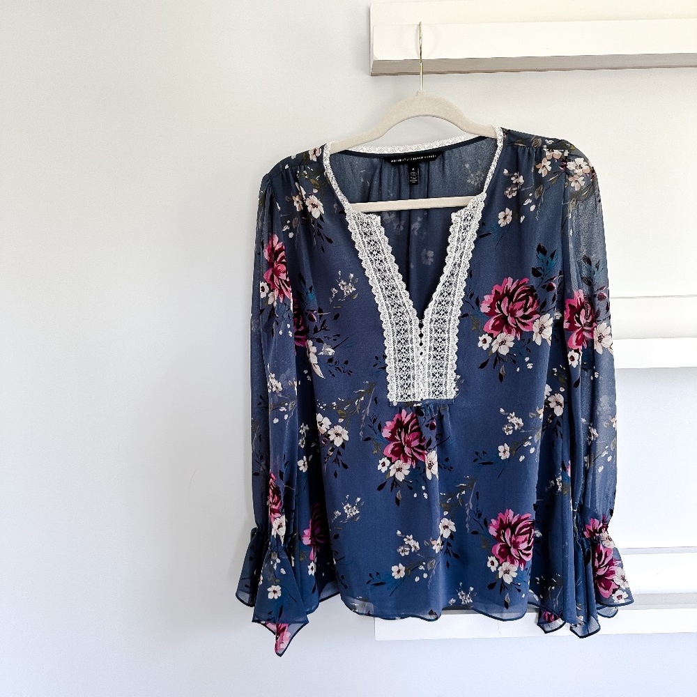 WHBM White House Black Market Periwinkle Floral Print Long Sleeve Crochet Top